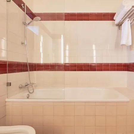 Luxury With Swimming Pool, By Timecooler Willa Sobral de Monte Agraço