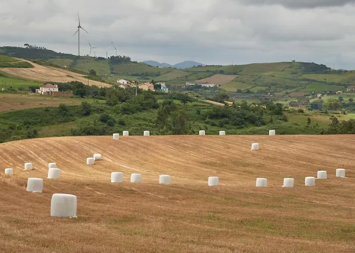 Luxury With Swimming Pool, By Timecooler * Sobral de Monte Agraco